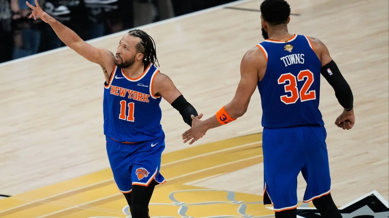 NBA总决赛尼克斯2-0马刺:布伦森罚球制胜与文班失绝杀时间线分析
